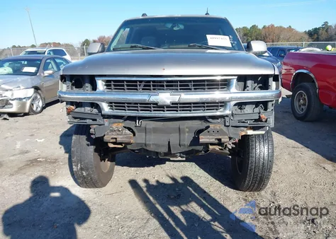 2004 Chevrolet Suburban 1500 Lt z USA, uszkodzony, nr VIN 1GNEC16Z34J258979